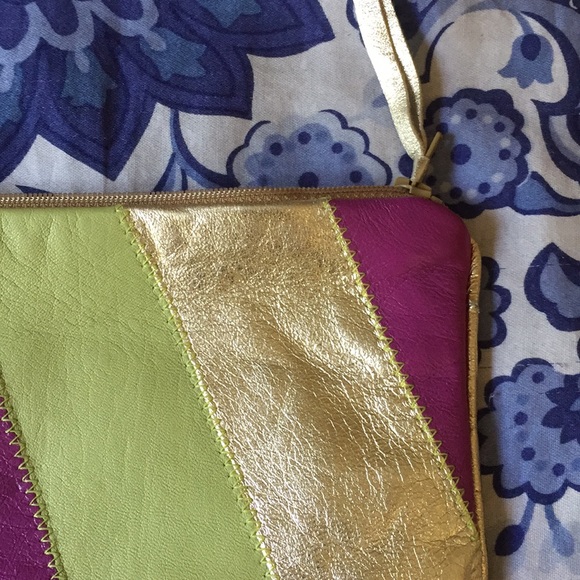 Cute metallic leather wristlet - Picture 5 of 6
